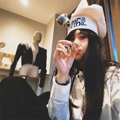 烈日下的石头